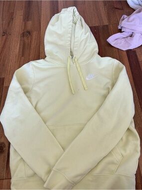 Nike Pullover Hoodie in Soft Yellow